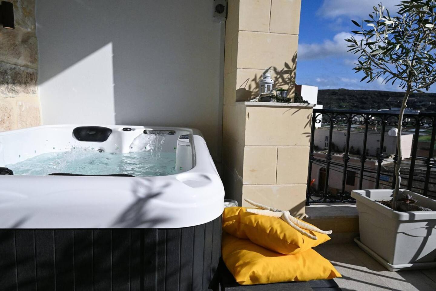 Fl 3 Ta'Lonza Luxury With Hot Tub By Homely メーリッハ エクステリア 写真